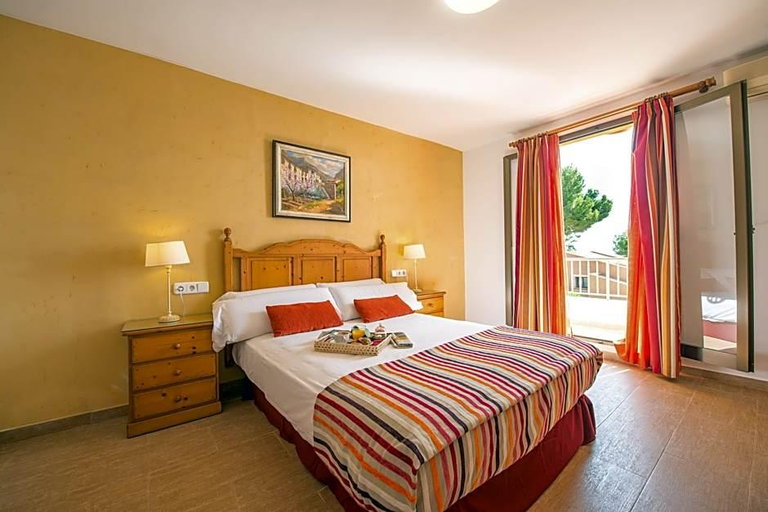 Bedroom 3, Aparthotel Ona Aucanada Club, Baleares