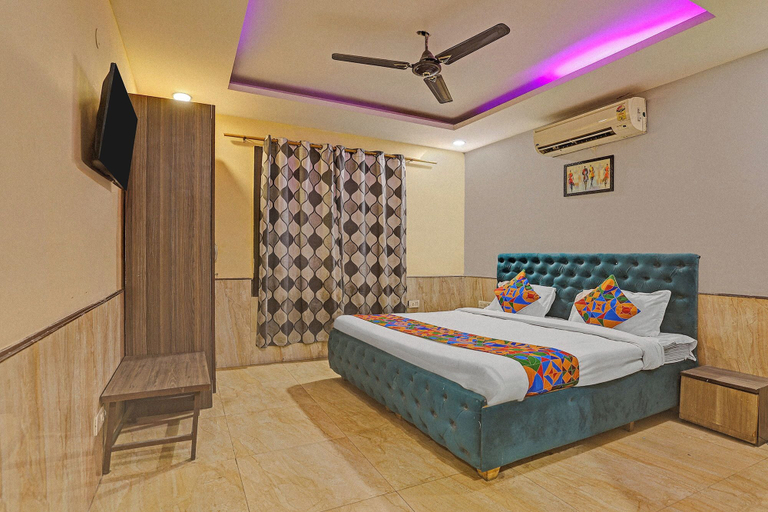 Room 5, Fabhotel Redisston, Gautam Buddha Nagar