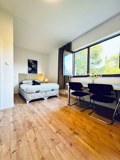 Room 3, Central 8BR Stay with Garden and Terrace, Wien