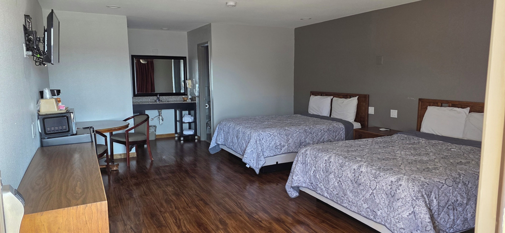 Room 3, Gate One Inn, Brown