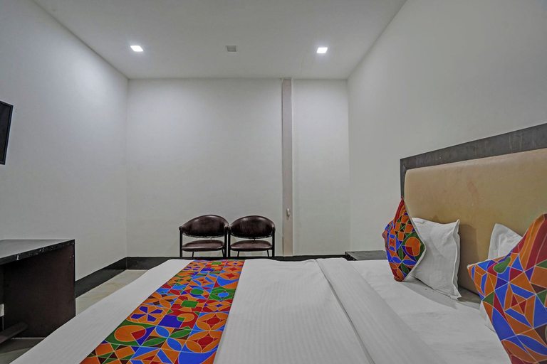 Room 4, Via Red Apple II, Delhi