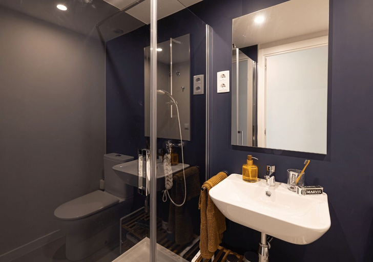 Bathroom 2, Yugo Terrassa, Barcelona