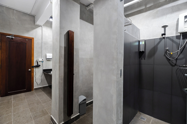 Bathroom 5, Onederz Phnom Penh, Phnom Penh