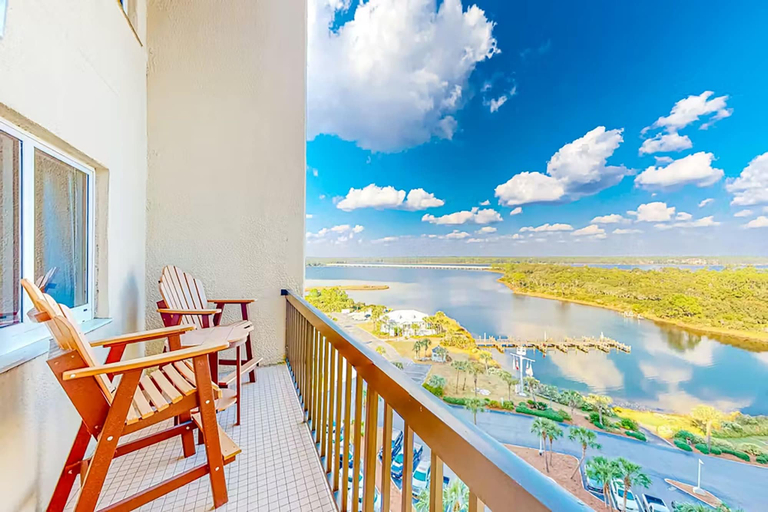 Property grounds 4, Pinnacle Port A-929, Bay