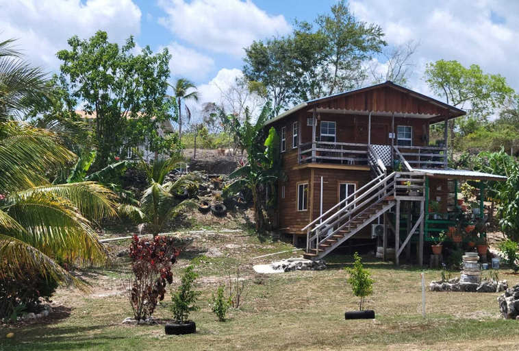 Front of property, Bella Vue Vacation Home & Cabins