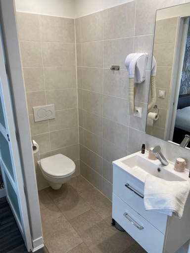 Bathroom 3, Hotel Restaurant l'Annexe, Seine-Maritime