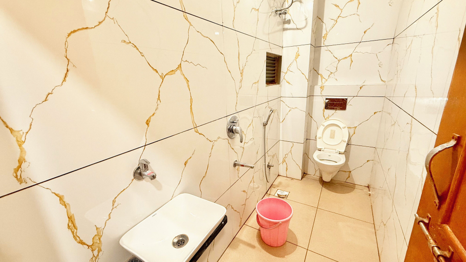 Bathroom 4, Hotel P & L near Mahakaleshwar Temple, Ujjain