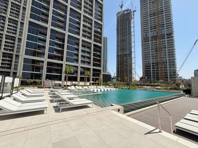 Outdoor pool, Sky Burj Khalifa View, Dubai