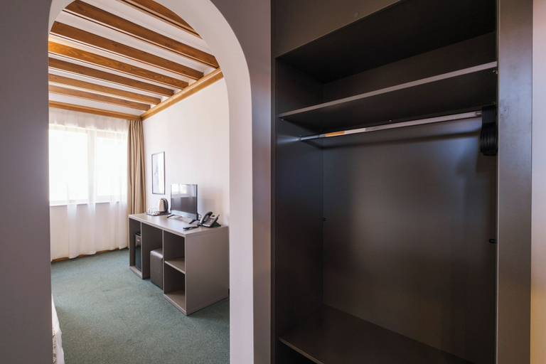 Others 5, Hotel Razlog, Razlog