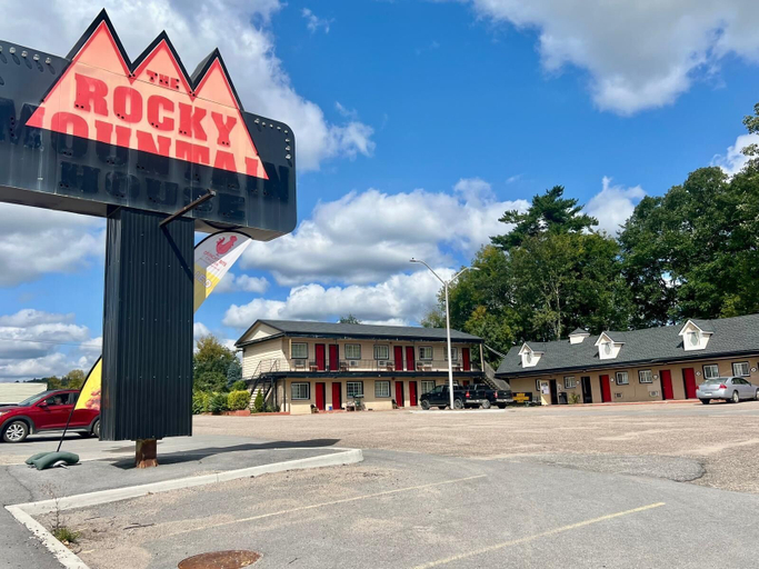 Exterior 2, Rocky Mountain Lodge & Suites, Renfrew