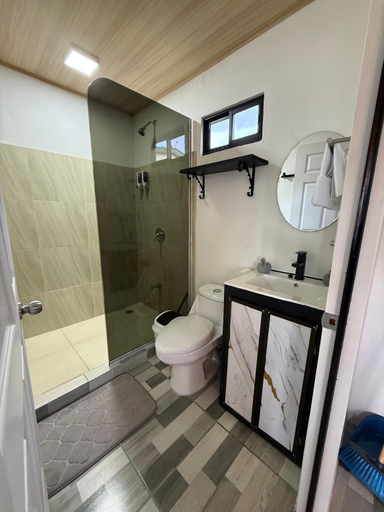 Bathroom 4, Arenal cautiva, San Ramón