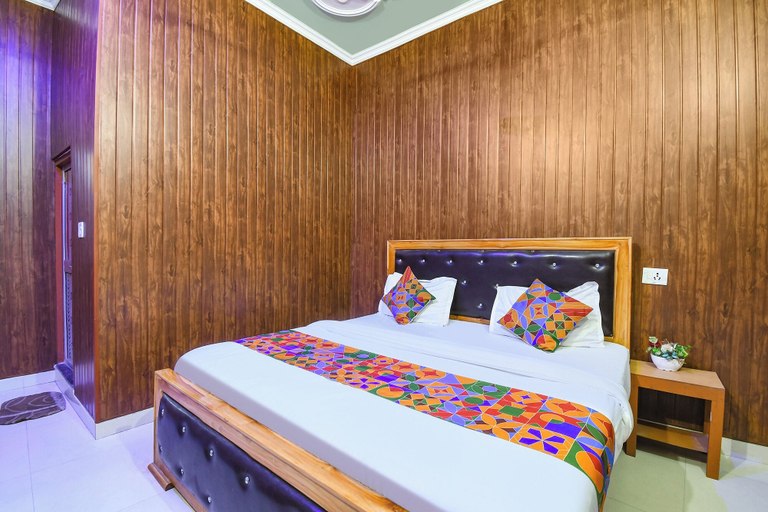 Room 5, Via Royal Villa, Faizabad