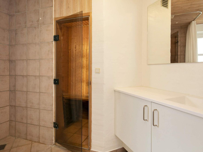 Bathroom 3, Ho Feriecenter, West Jutland South, Denmark, Varde
