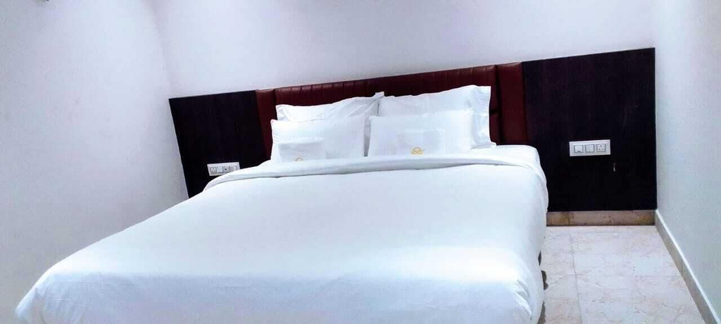 Room 3, Hotel Amulya Royal Inn, Bangalore