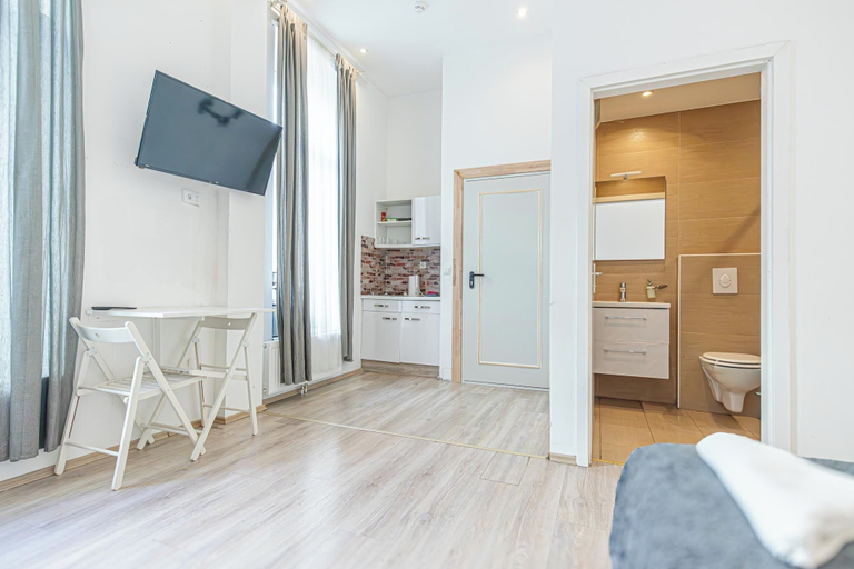 Room 3, Affordable Stay Near Wiener Stadthalle, Wien