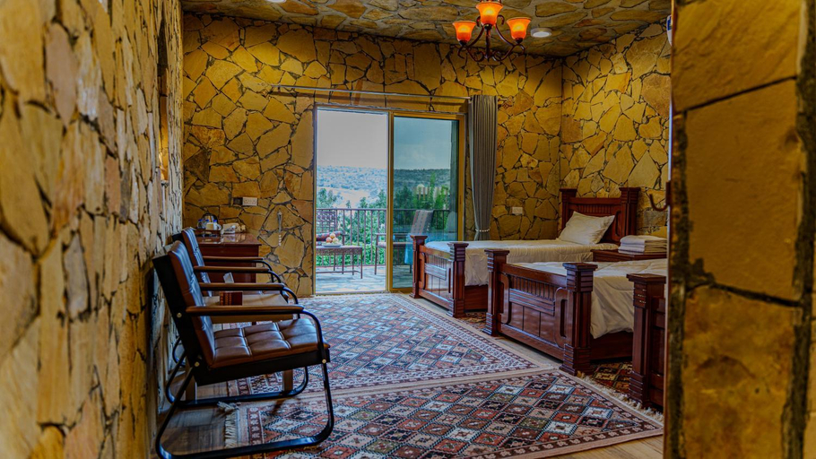 Bedroom 2, jabal shams view stay نزل إطلالة جبل شمس, Al Hamra