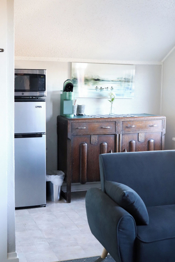 Room 3, Fall River Hotel and Grazerz Restaurant, Shasta