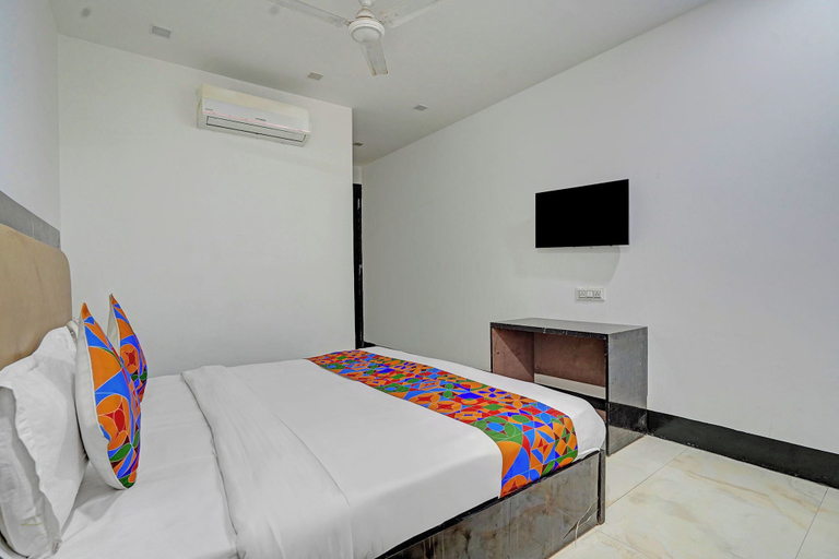 Room 3, Via Red Apple II, Delhi