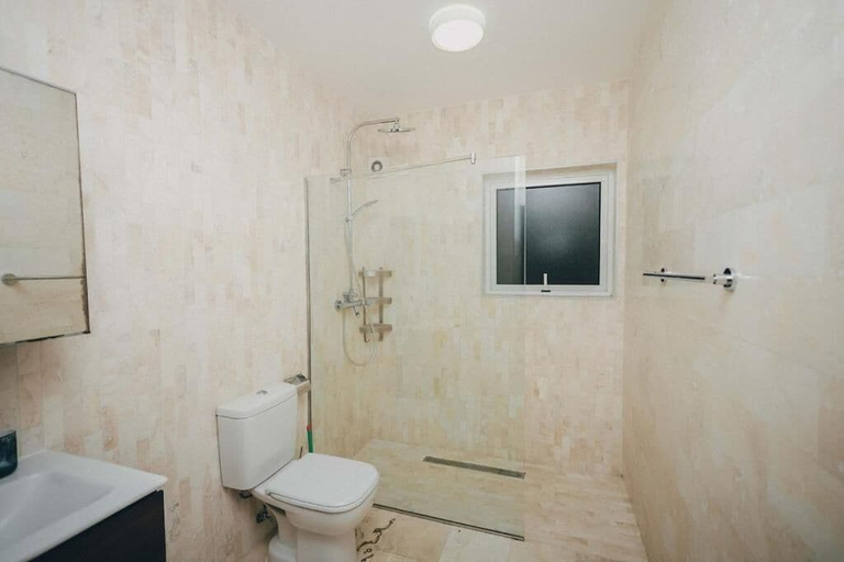 Bathroom, Luxury 3BR Alema Court-Airport Close, Accra