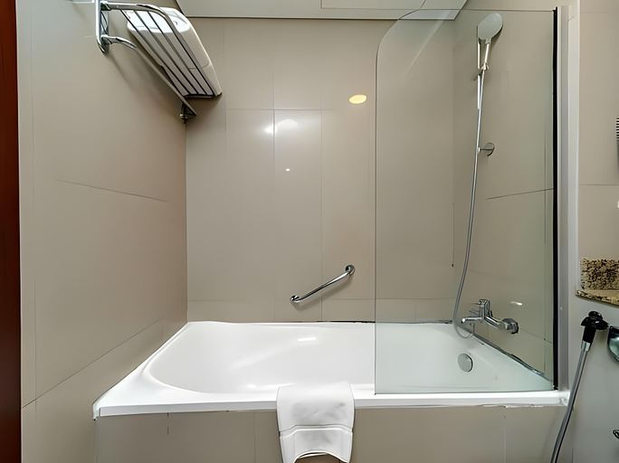 Bathroom 5, StarMetro Deira Hotel Apartments, Dubai