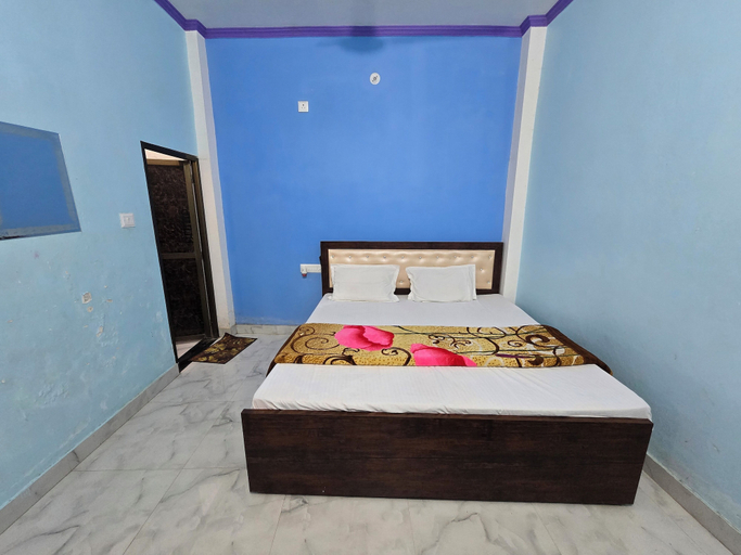 Room 4, Avadh Dham Guest House, Faizabad