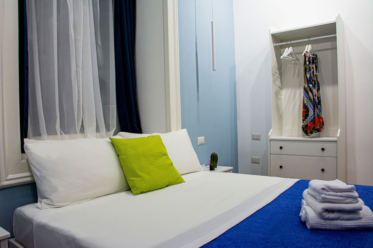 Room 2, Inner Naples, Napoli