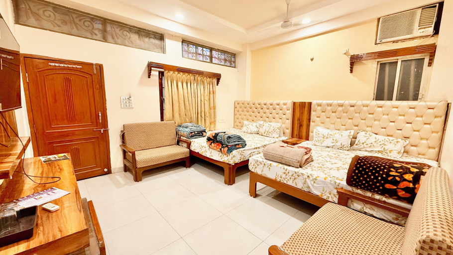 Room 3, Hotel P & L near Mahakaleshwar Temple, Ujjain