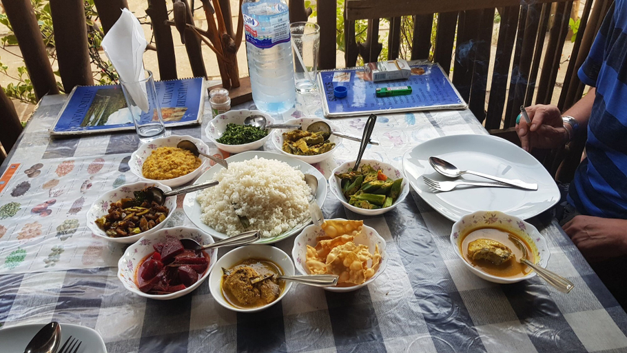 Food & Drinks 5, Nilmini Lodge, Dambulla