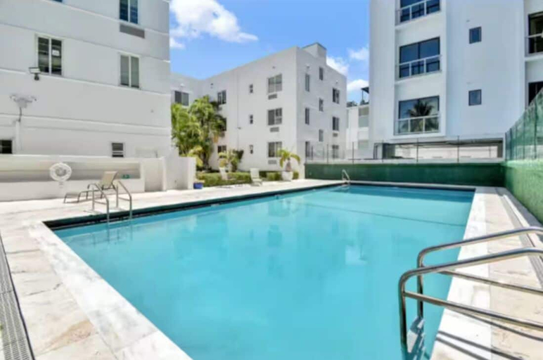 Pool, Sunny Escape Miami Beach Studio, Miami-Dade