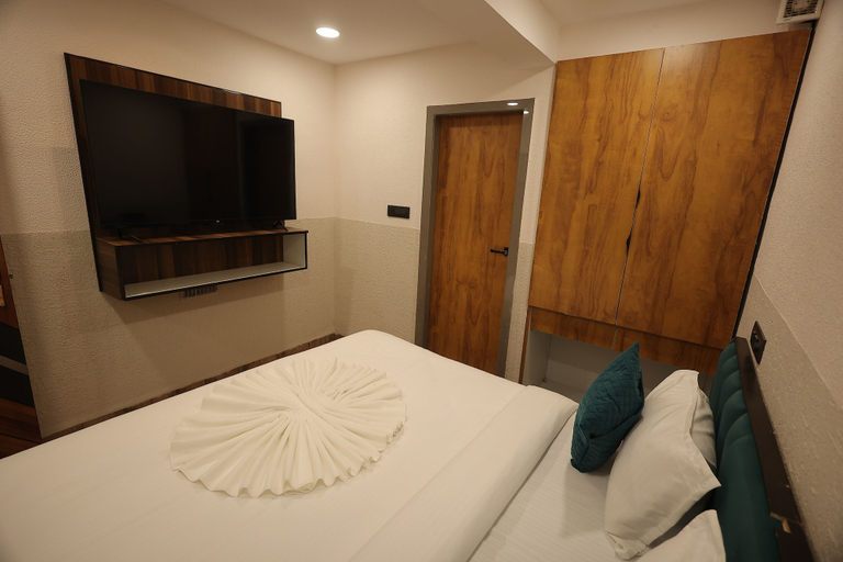 Room 5, Hotel Glow, Indore