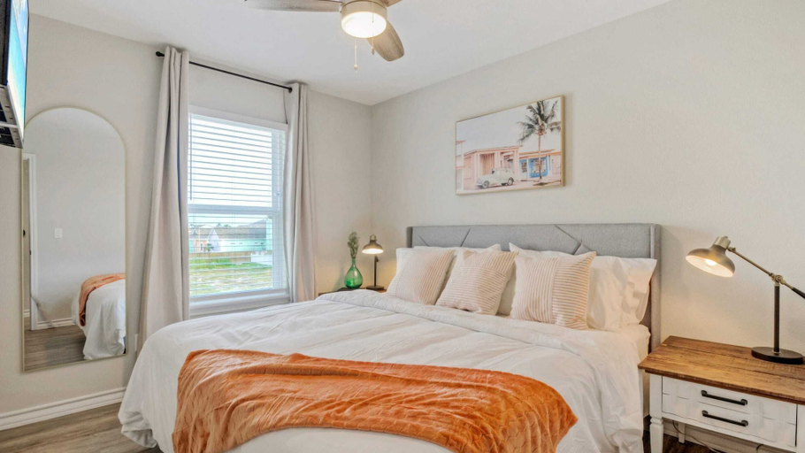 Bedroom 3, Patio Lounge w/ Firepit! Nature Preserve Views Surf-n-dipity by Avantstay, Nueces