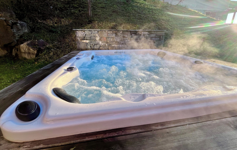 Outdoor spa tub 3, Hameau des clos Virolet, Haute-Savoie
