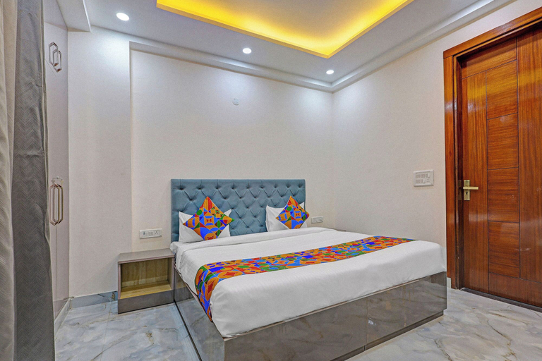 Room 2, FabHotel Premier Stays - 800m from Artemis Hospitals Gurgaon, Gurgaon