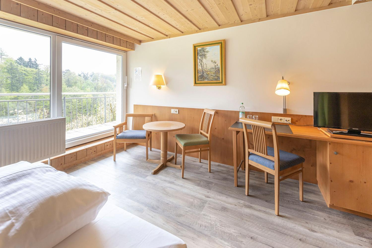 Bedroom 4, Berg-Gasthof Hotzelein, Forchheim