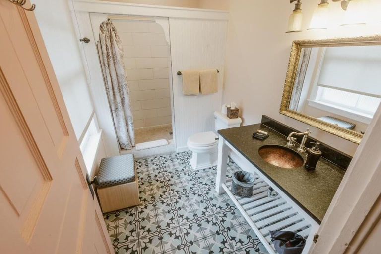 Bathroom 3, Castaneda Hotel, San Miguel