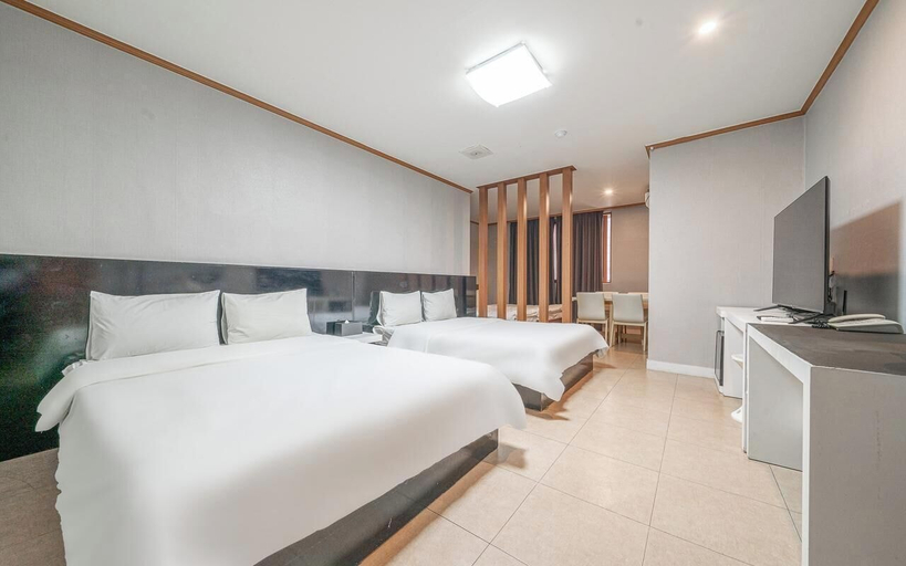 Room 5, Hotel Lisa, Donghae
