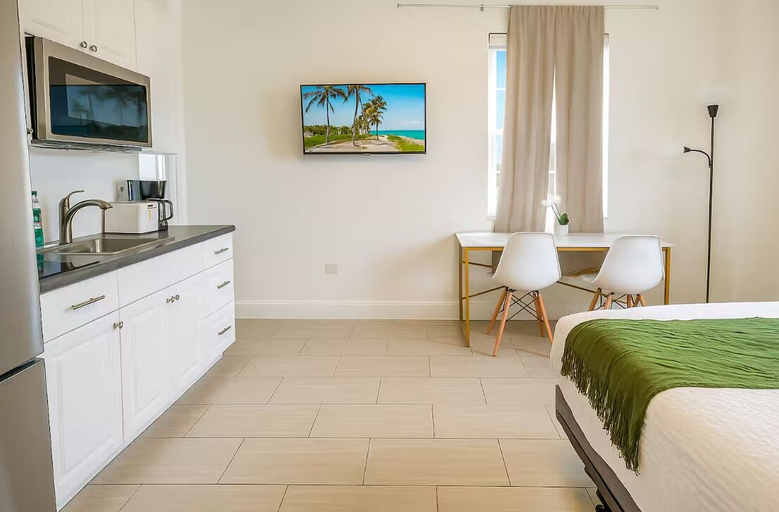 Primary image, Sunny Escape Miami Beach Studio, Miami-Dade