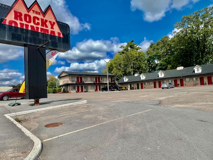 Exterior 4, Rocky Mountain Lodge & Suites, Renfrew