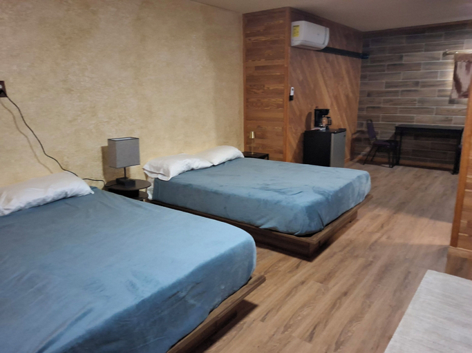 Room 2, The Mint Motel, Arlington