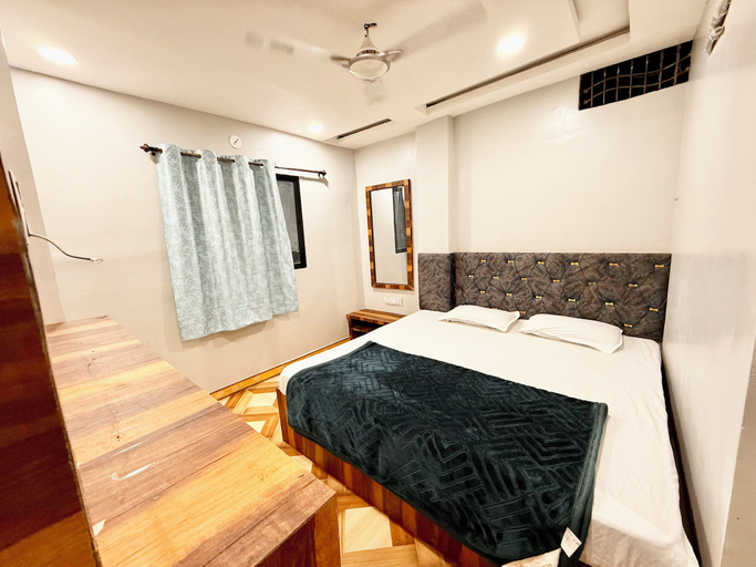 Room 4, Hotel DMD Inn near Temple & Rail Staion, Ujjain