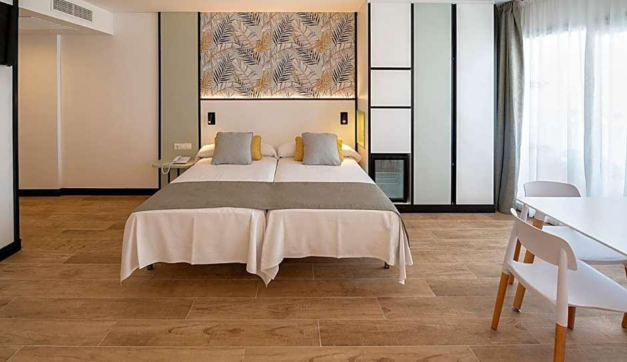 Bedroom 3, Medplaya Calypso, Tarragona