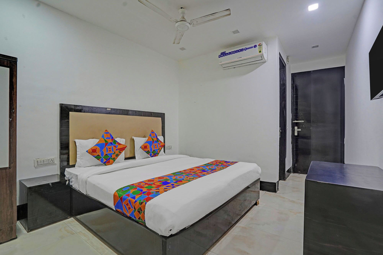Room 2, Via Red Apple II, Delhi
