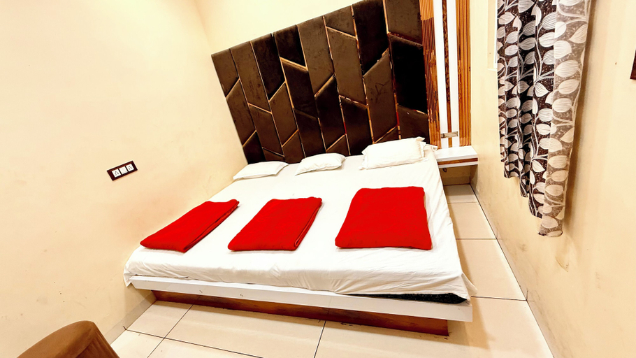Room 4, Hotel S C PALACE near Mahakal Temple, Ujjain