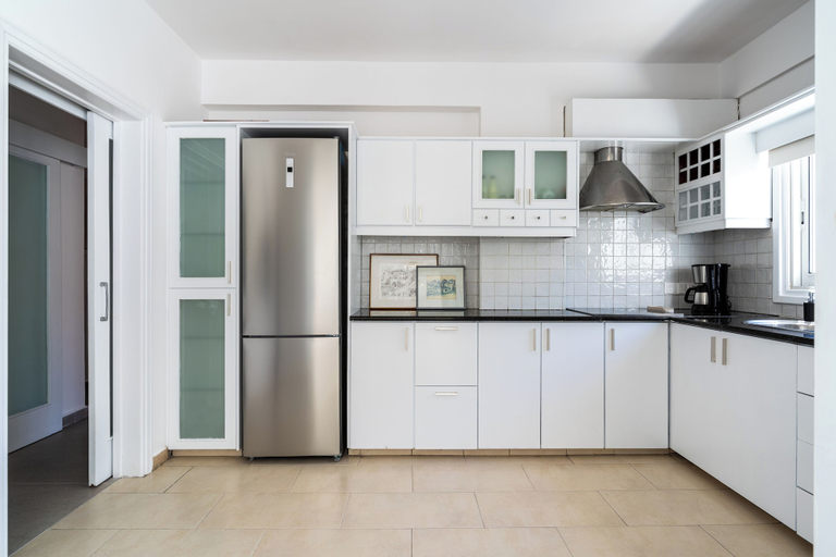 Private kitchen 3, Oracle 2-BR Apt. & Balcony in Larnaca, Larnaca