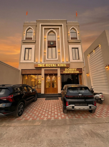 Parking, Hotel The Royal King, Ludhiana