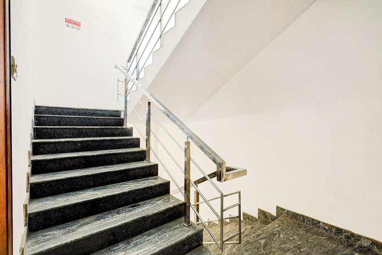 Staircase 2, Fabhotel Ecr’S Royal Elite, Kancheepuram