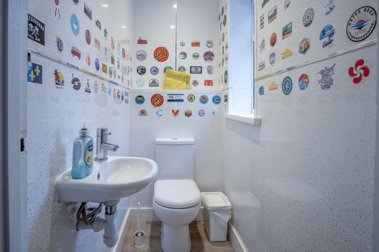 Bathroom, Taliesin - 5 Bedroom Holiday Home - Tenby, Pembrokeshire
