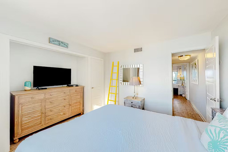 Room 5, Pinnacle Port A-929, Bay