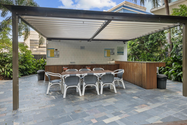 Food & Drinks, Spacious Inner city Apartment, Fortitude Valley