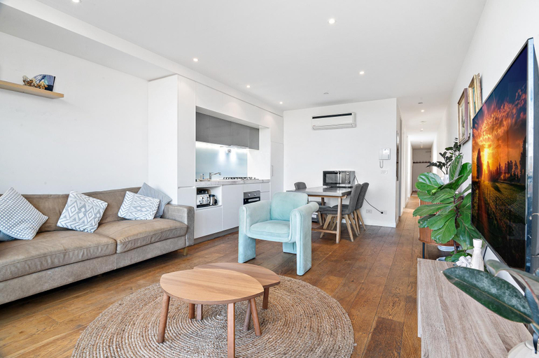 Separate living room 3, One Bed Apartment Close to Cafes and Coast, Melbourne